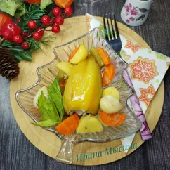 Фаршированный перец в соусе с овощами к новогоднему столу 