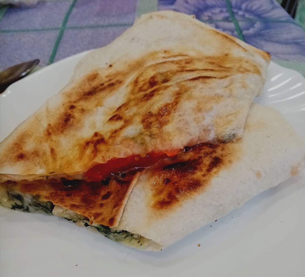 Конвертик из лаваша с сыром и зеленью