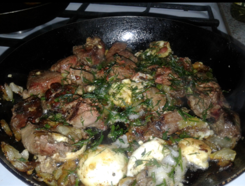 Печень куриная жареная с луком и яйцом 2