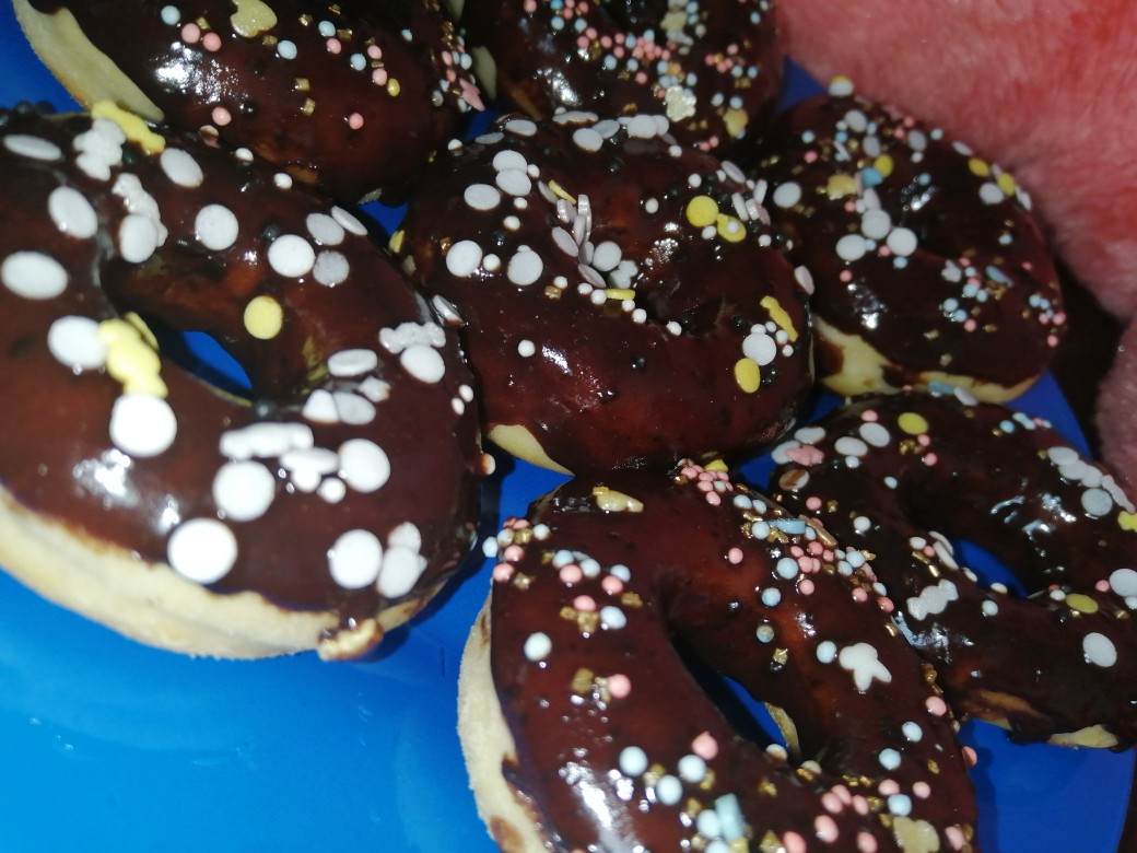 Пончики в шоколадной глазури - пошаговый рецепт с фото, ингредиенты, как приготовить