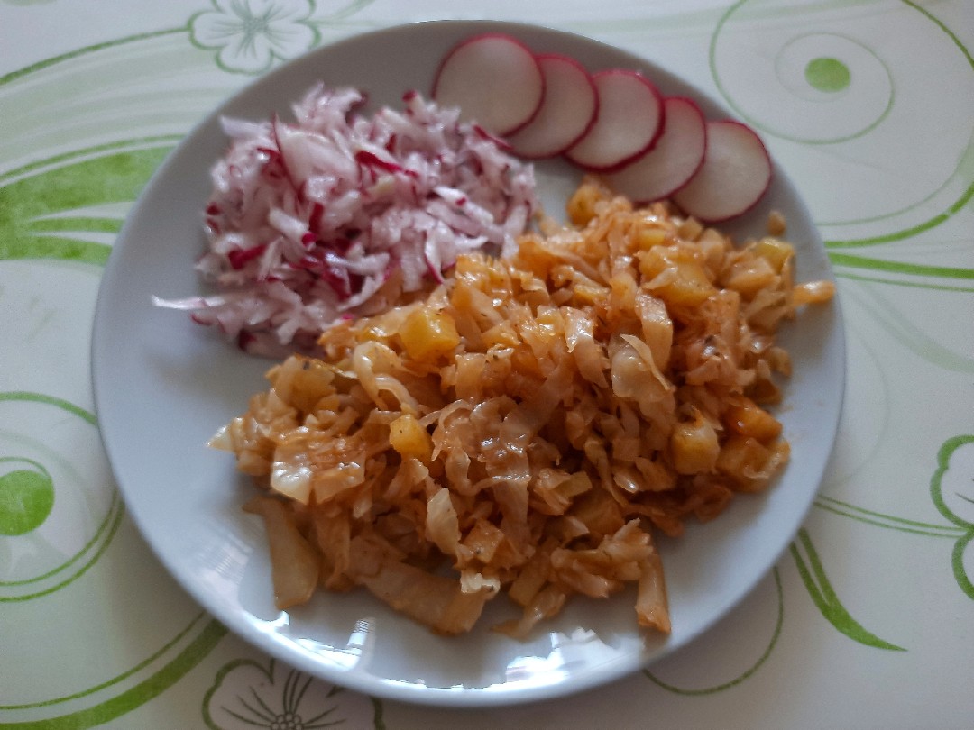 Тушеная капуста с картофелем