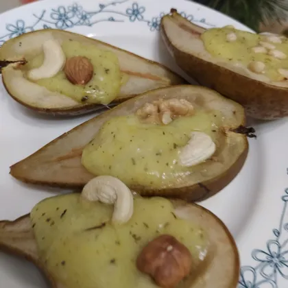 Груши запеченые в духовке с сыром и орешками