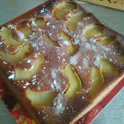 Самый простой пирог с яблоками на кефире