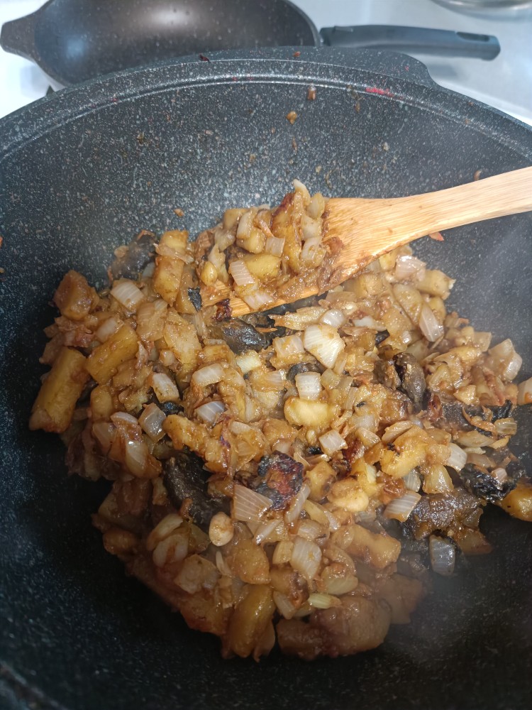 Жаренная картошка с шампиньонами в казане