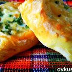 Открытые пирожки с сыром и луком