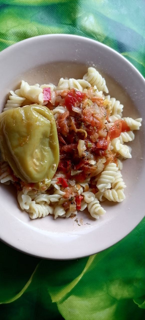 Фаршированный перец с овощами и макаронами