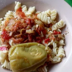 Фаршированный перец с овощами и макаронами