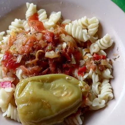 Фаршированный перец с овощами и макаронами
