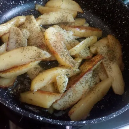 Картошка жареная с чесноком