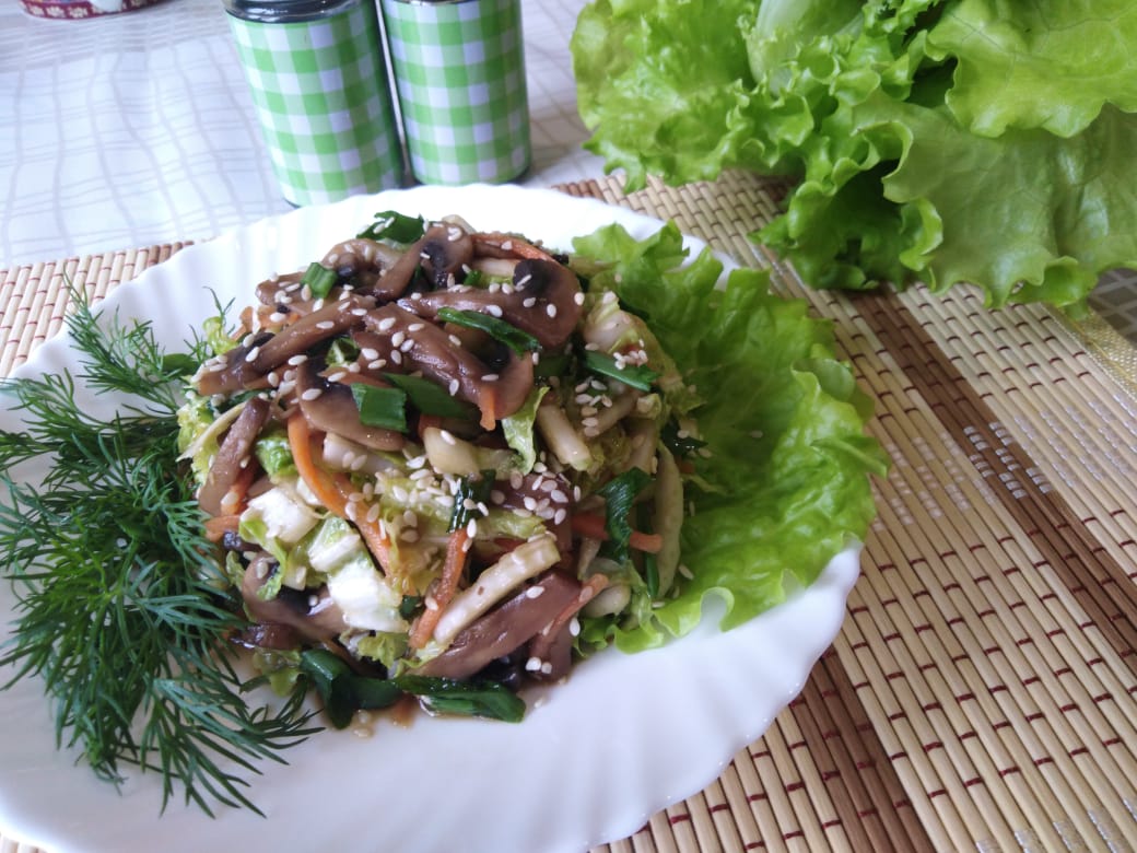 Легкий салат из пурпурной пекинской капусты( без майонеза)
