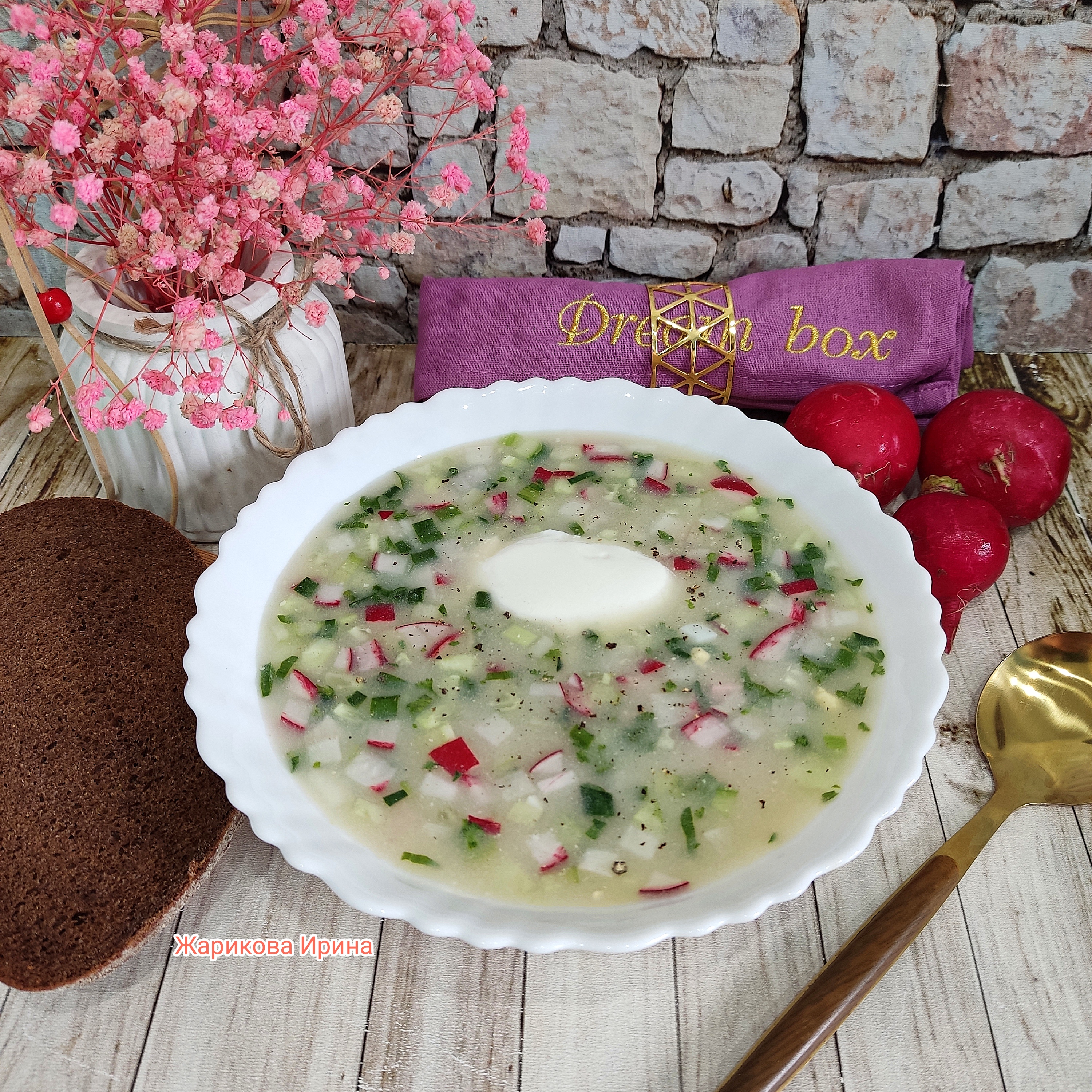 Окрошка с картофелем и редисом на квасе