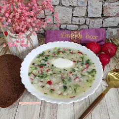 Окрошка с картофелем и редисом на квасе