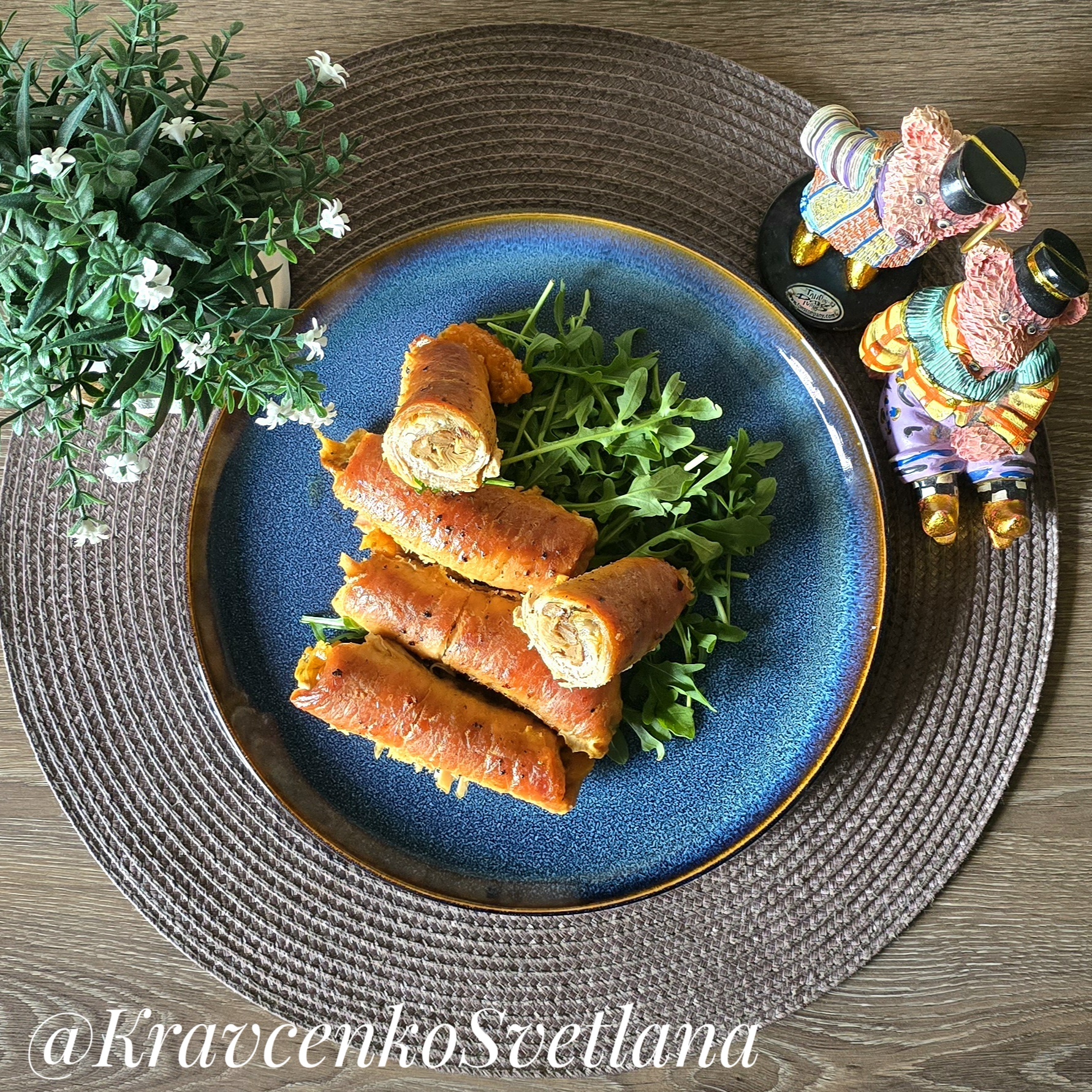 Мясные рулетики с грибами и сыром