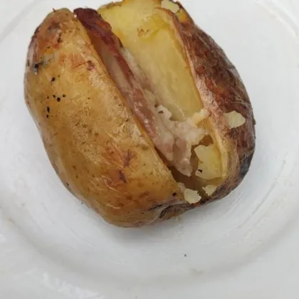 Картофель с беконом и сыром, запечённый в фольге