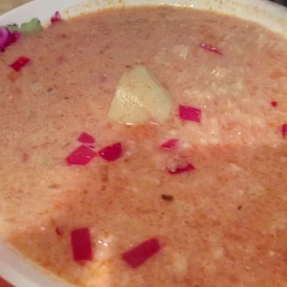 Томатный суп со сметаной