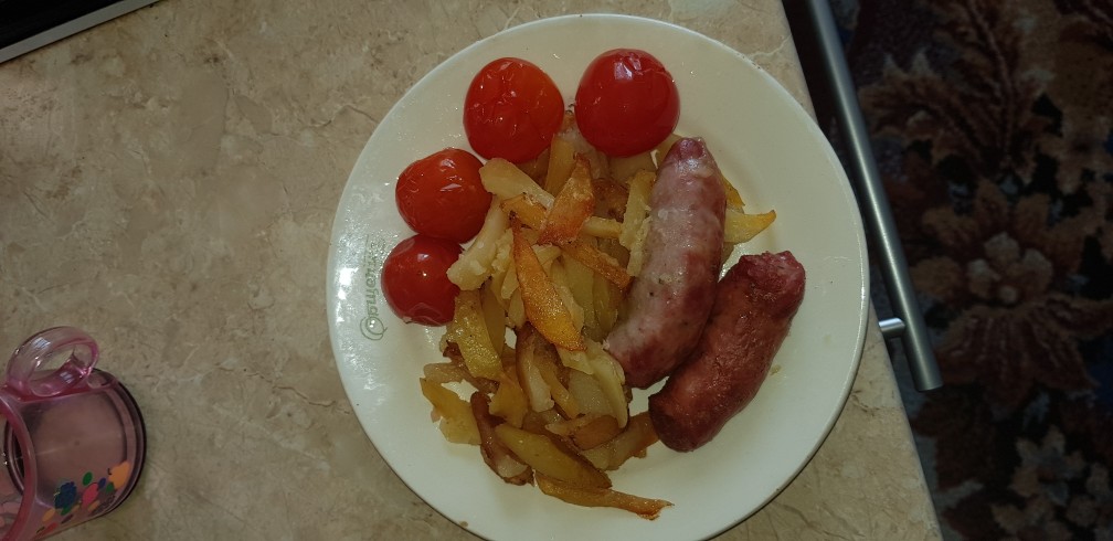 Запеченный картофель с колбасками