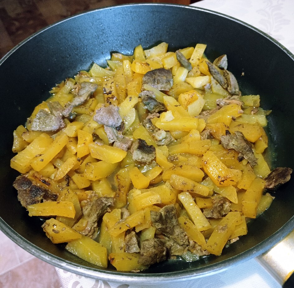 Картошка, тушенная с печенью