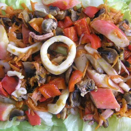 Горячий салат из морепродуктов
