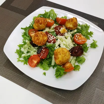 Салат с вялеными томатами и сырными шариками
