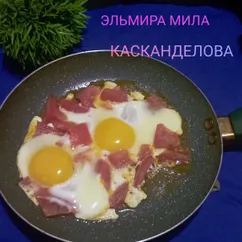 Яичница с помидорами