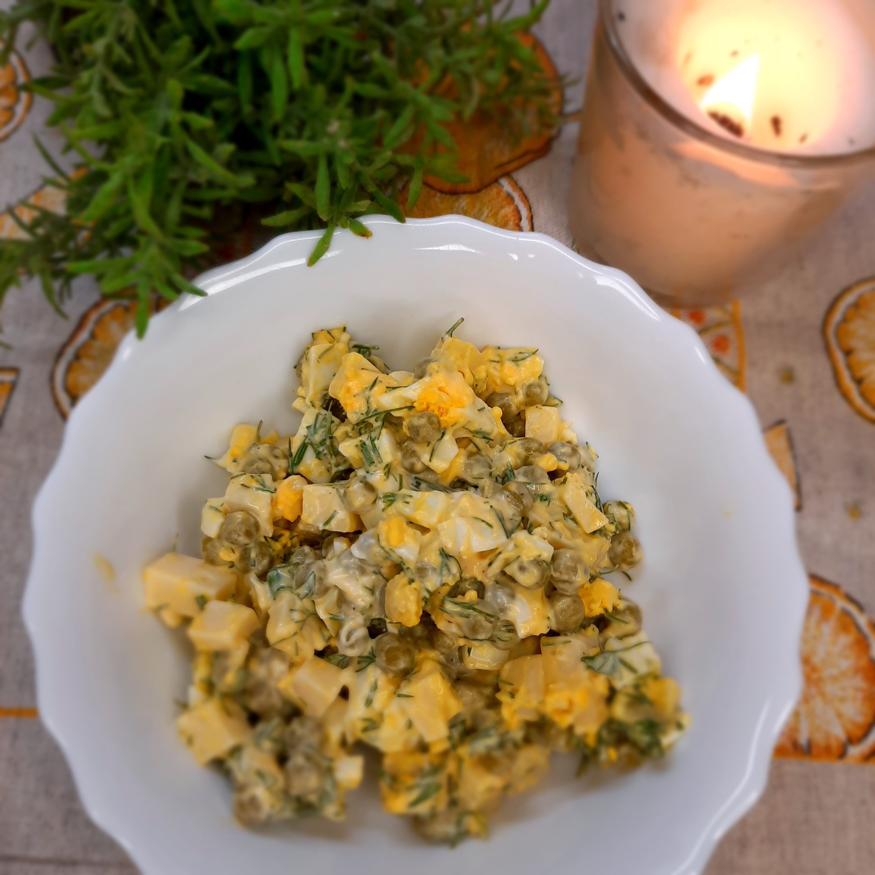 Салат с зеленым горошком и сыром