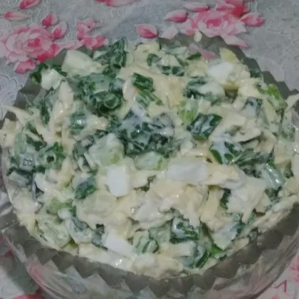 Салат из зелёного лука и яйца
