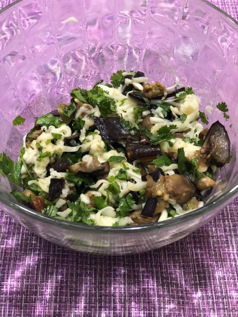 Жаренный баклажан с моцареллой и кинзой