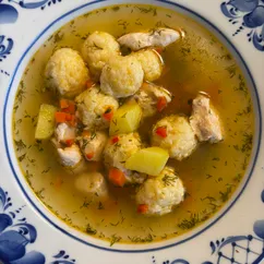 Суп с курицей и сырными шариками