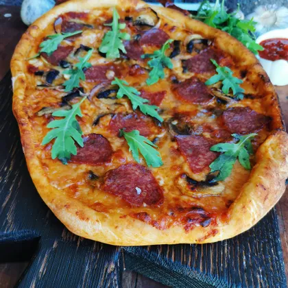 Пицца с домашним томатным соусом