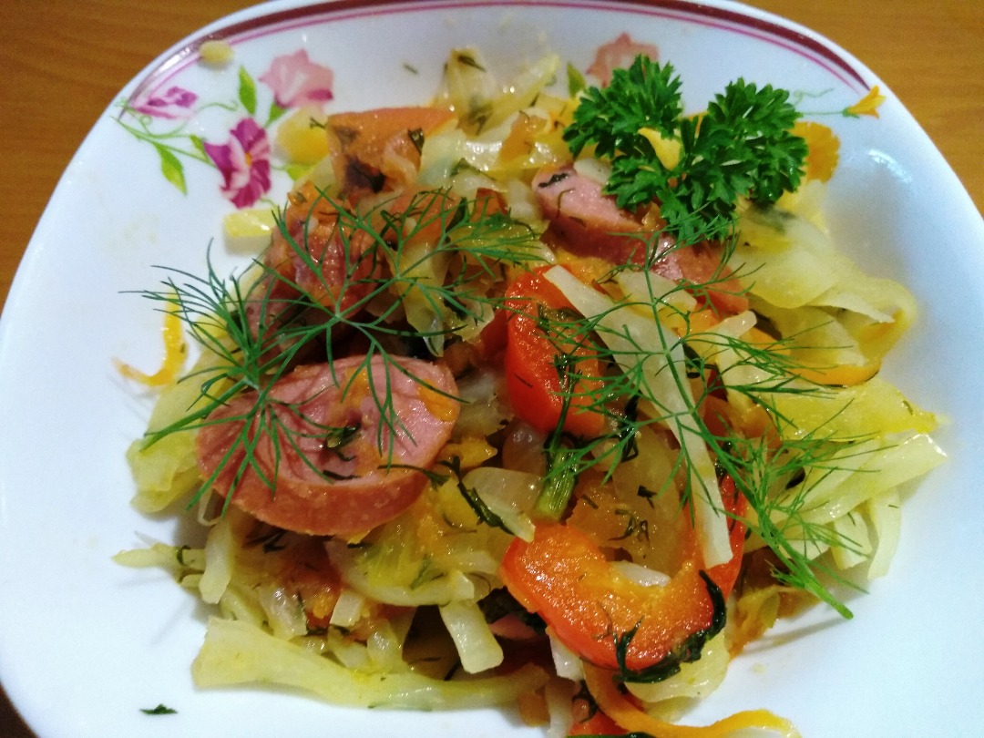 Тушеная капуста с сосисками и рисом в мультиварке – пошаговый рецепт приготовления с фото