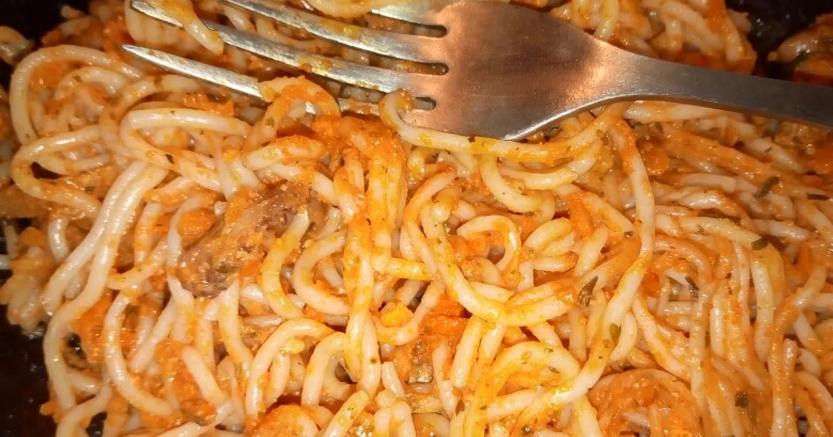 Рисовая лапша в сливочно-томатном соусе с морепродуктами - рецепт ...