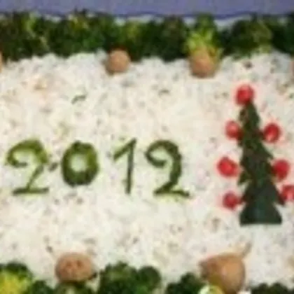 Овощной новогодний салат легкий «2012»