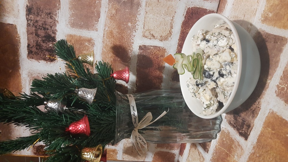 Пикантный салат с кальмаром