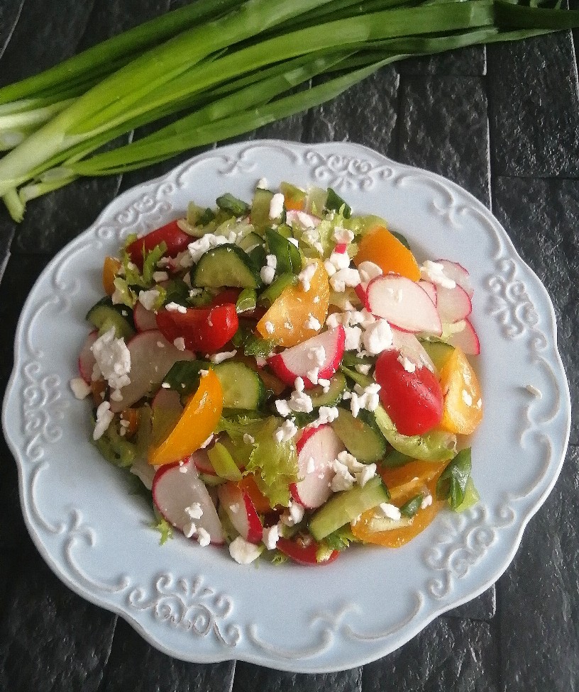 Салат овощной с творожным зерном