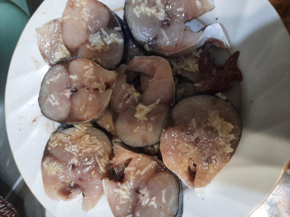 Скумбрия с чесноком
