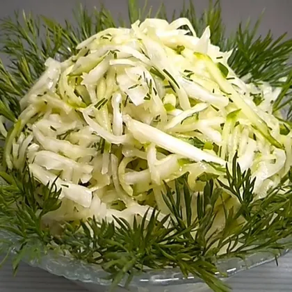 Салат из капусты и огурца – простой, сочный, полезный!