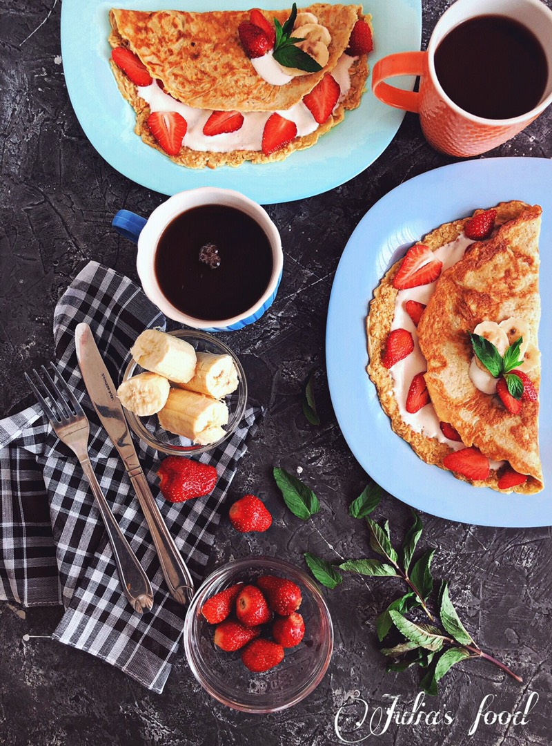 Овсяный блин с творожным кремом и клубникой🍓