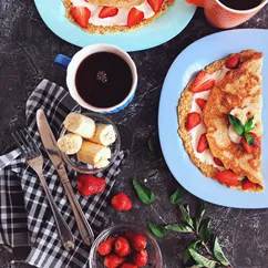 Овсяный блин с творожным кремом и клубникой🍓