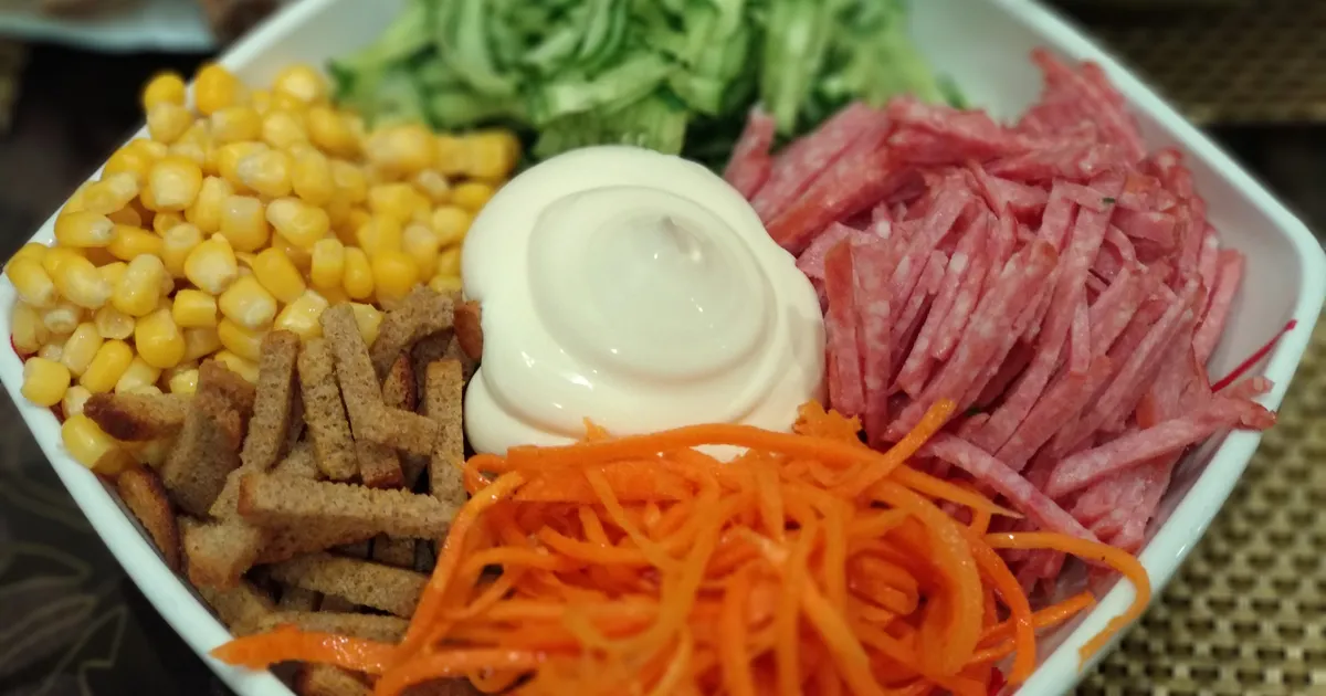 Салат с копченой колбасой и морковью по-корейски - простой и вкусный рецепт с пошаговыми фото