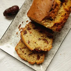 Кекс с финиками и орехами
