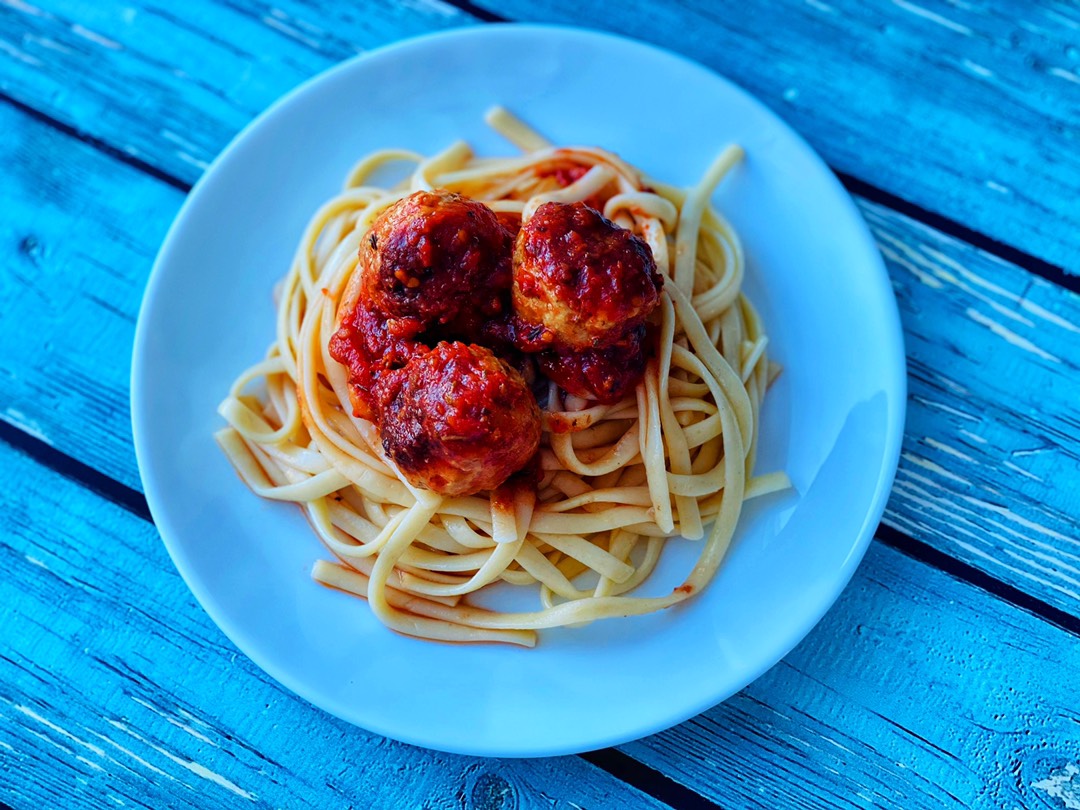 Паста с фрикадельками в томатном соусе🍝😋