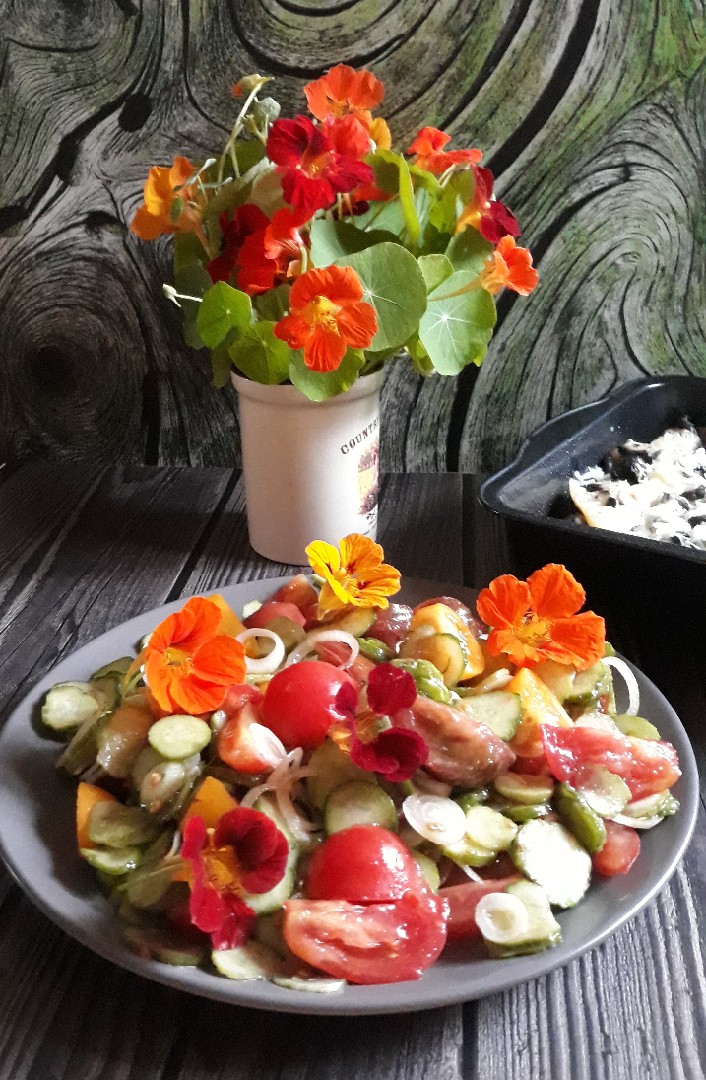 Салат с малосольными огурцами 🥗 🍞