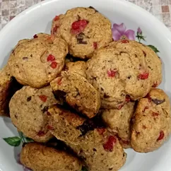 Пряное печенье с красной смородиной и шоколадом