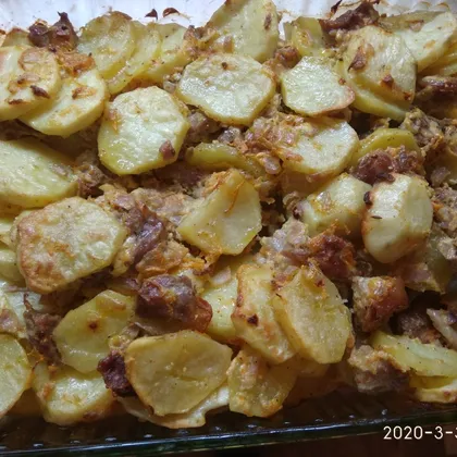 Картошечка со свининой в духовке