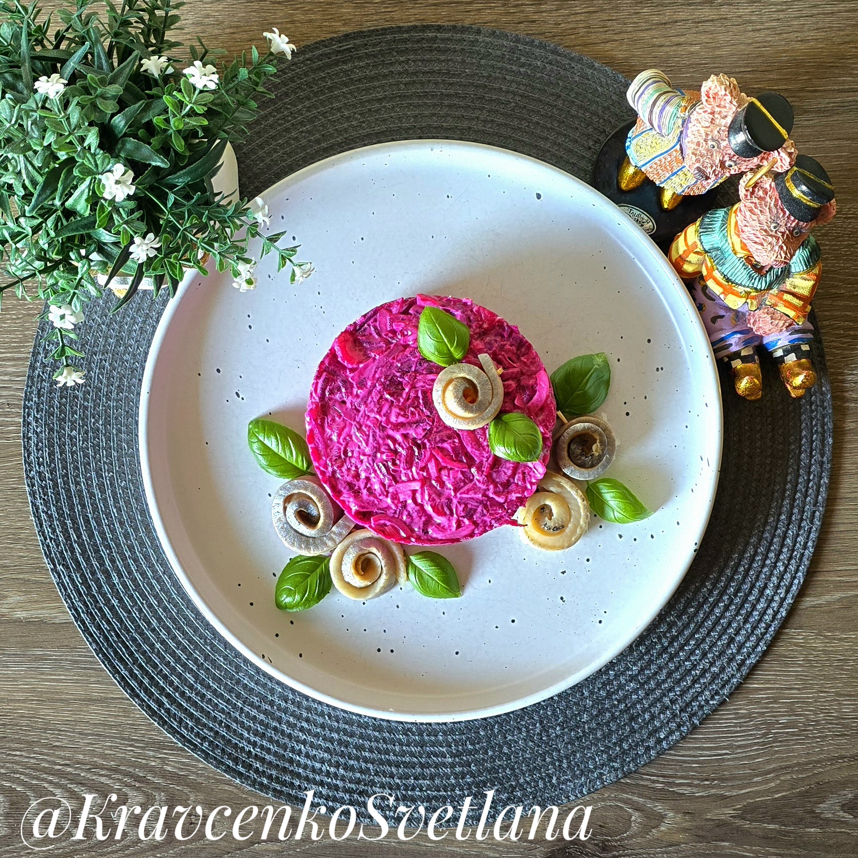 Свекольный салат с селёдкой