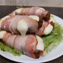 Горячие бутерброды с беконом и сулугуни