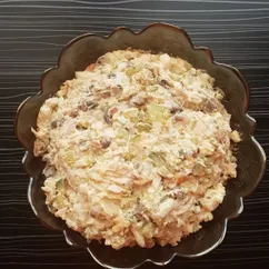 Салат с копченой курицей и грибами