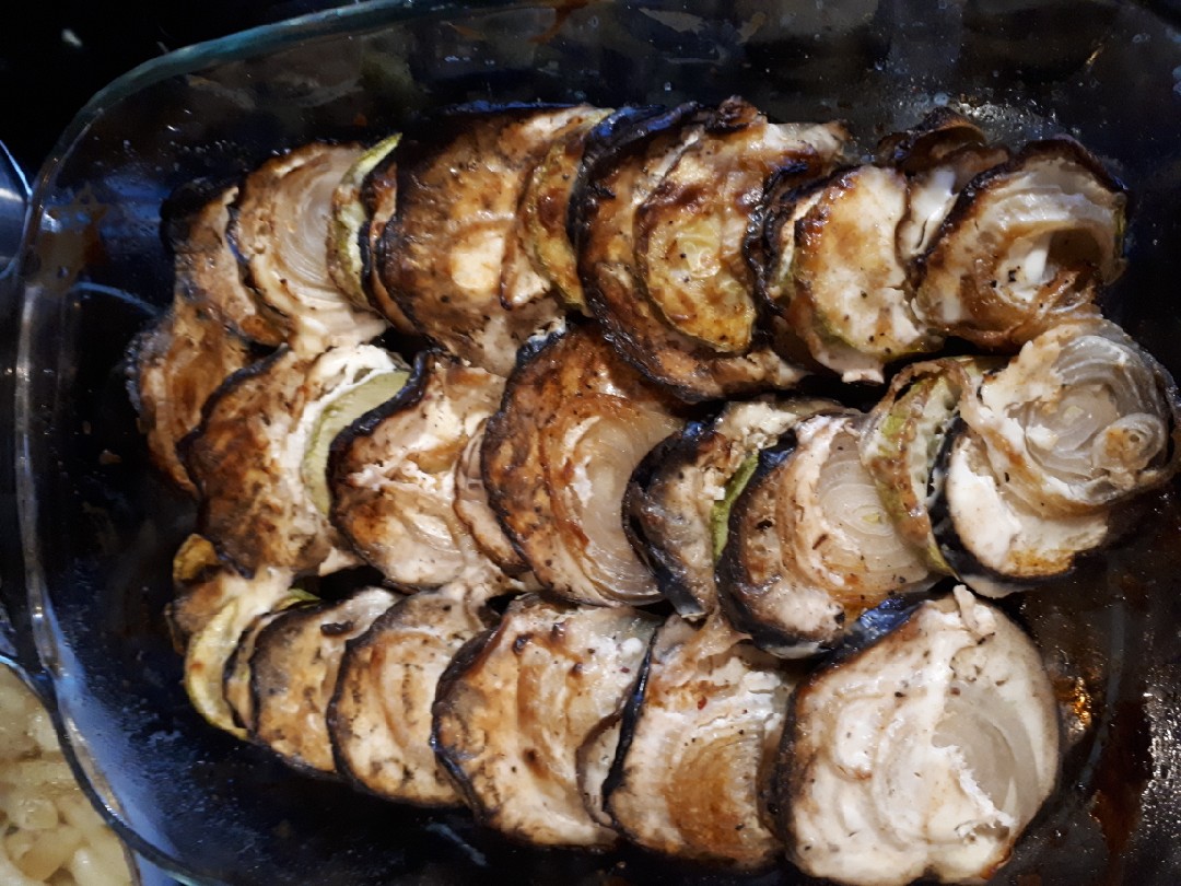 Запеченные баклажаны с кабачком