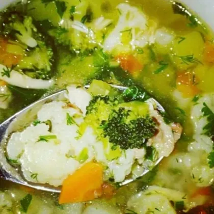 Рисовый суп с брокколи и цветной капустой на индюшатине