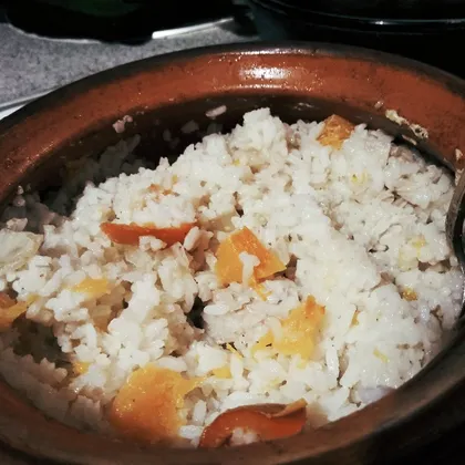 Рис с овощами и курочкой в горшочке